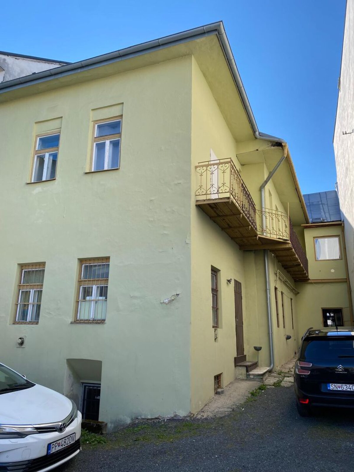 Administratívne a obchodné priestory v budove na námestí v Poprade — foto 5