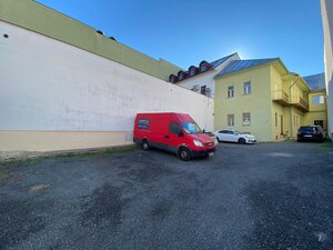 Administratívne a obchodné priestory v budove na námestí v Poprade — foto 7