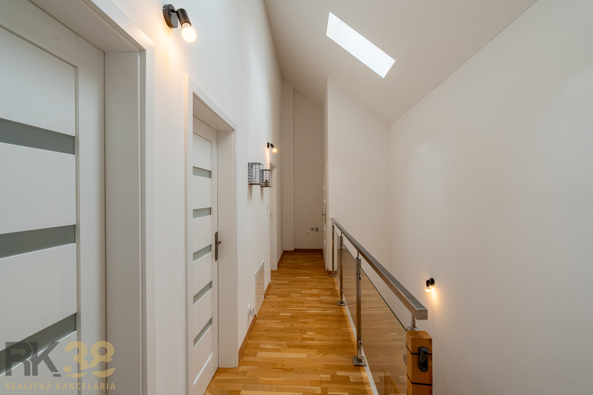 Moderná 4-izbová nehnuteľnosť pod Tatrami s terasou a dvorom — foto 15