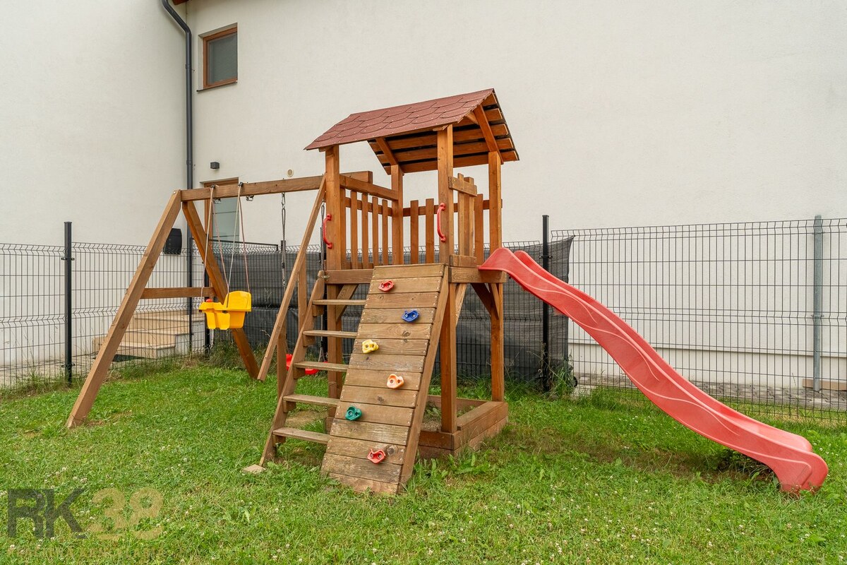 Moderná 4-izbová nehnuteľnosť pod Tatrami s terasou a dvorom — foto 19
