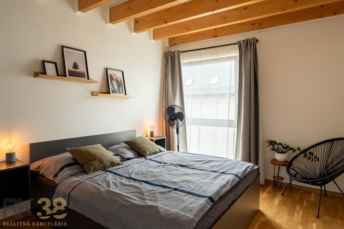Moderná 4-izbová nehnuteľnosť pod Tatrami s terasou a dvorom — foto 7