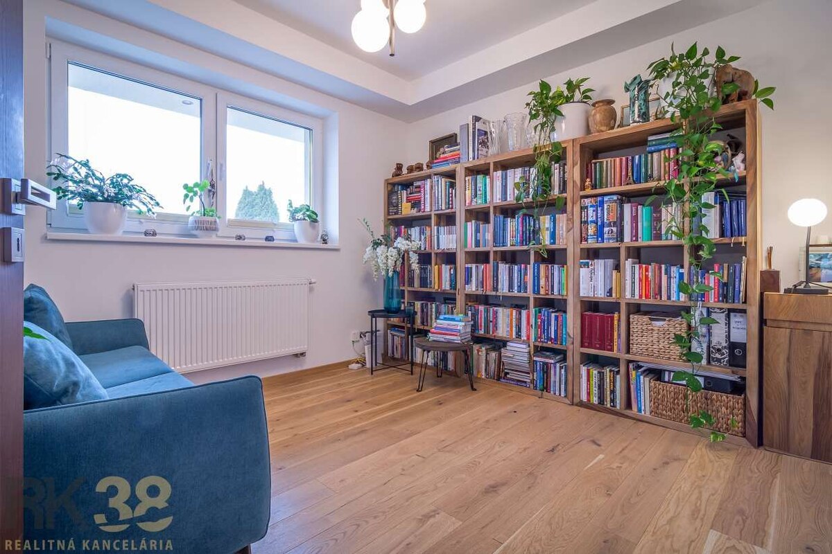 Nadčasový 5-izbový rodinný dom vo Veľkom Slavkove — foto 13