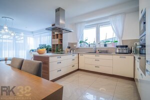 Nadčasový 5-izbový rodinný dom vo Veľkom Slavkove — foto 10