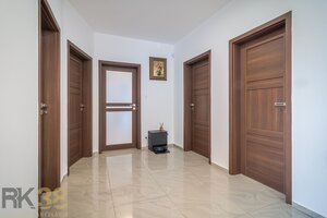 Nadčasový 5-izbový rodinný dom vo Veľkom Slavkove — foto 12