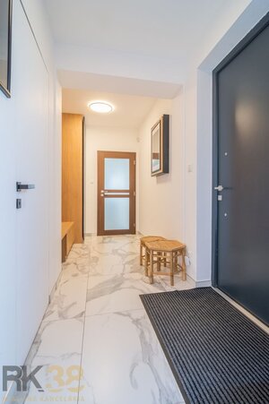 Nadčasový 5-izbový rodinný dom vo Veľkom Slavkove — foto 17