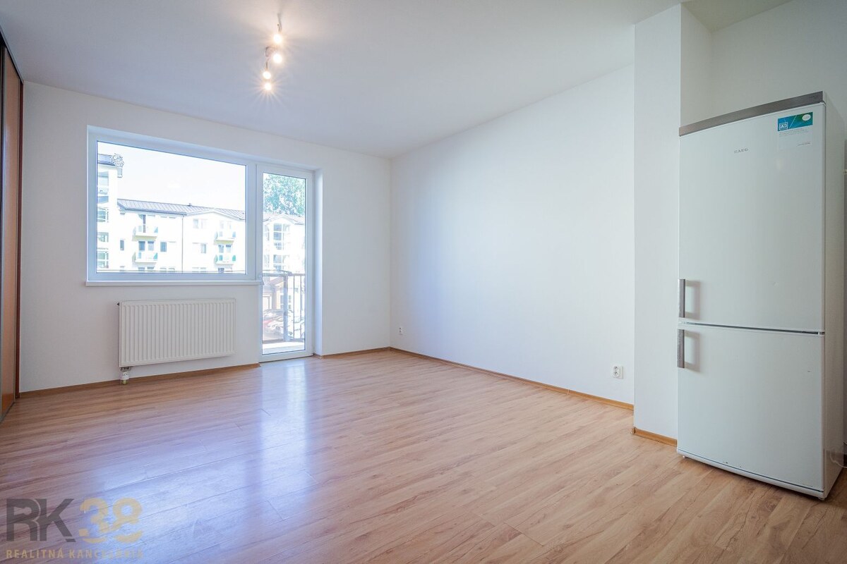 PREDAJ: 2-izbový byt s balkónom v novšej tehlovej bytovke — foto 2