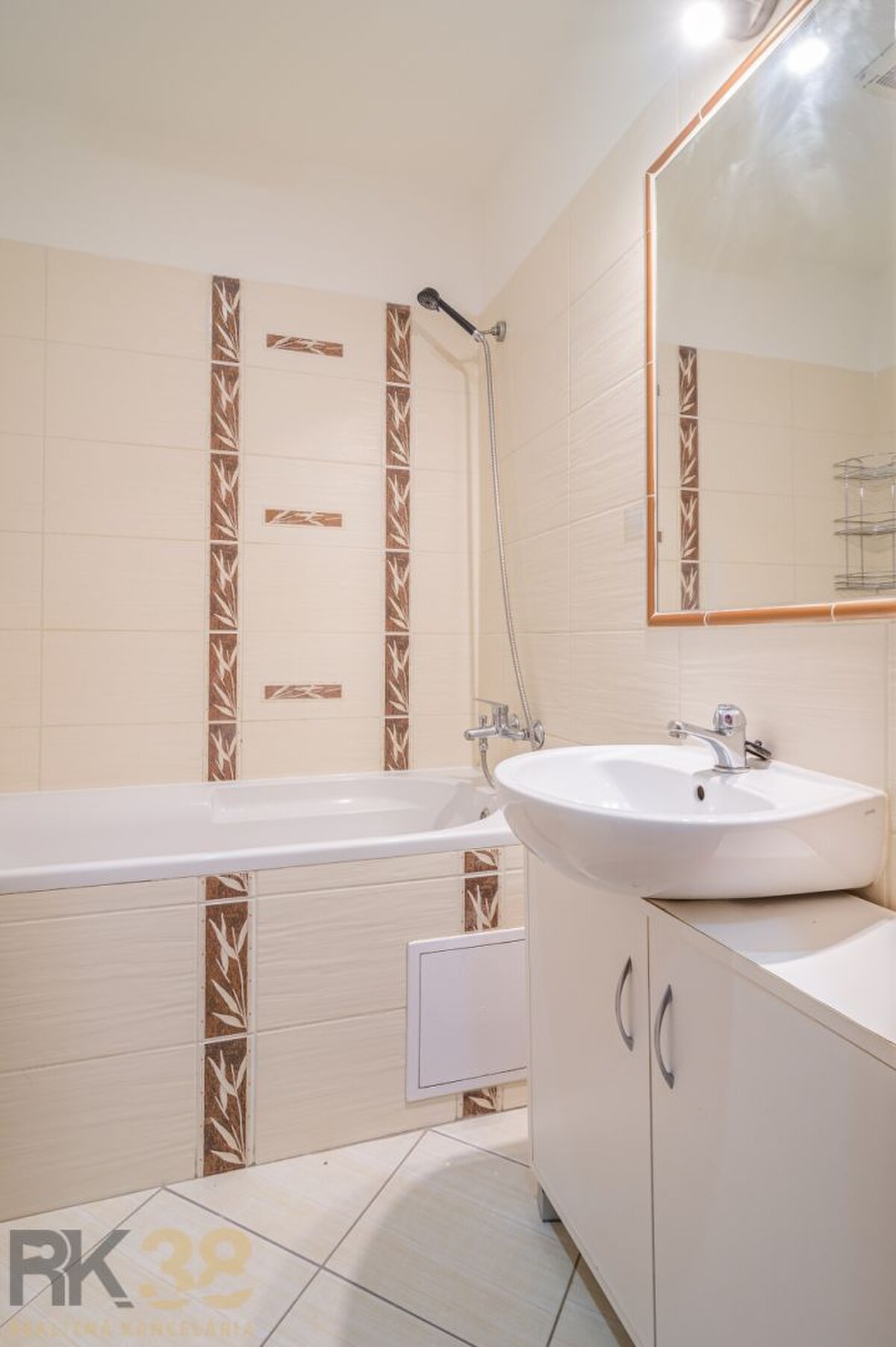 PREDAJ: 2-izbový byt s balkónom v novšej tehlovej bytovke — foto 5
