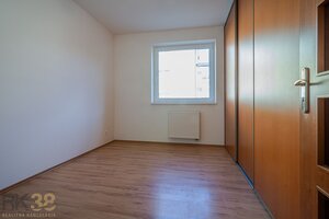 PREDAJ: 2-izbový byt s balkónom v novšej tehlovej bytovke — foto 4