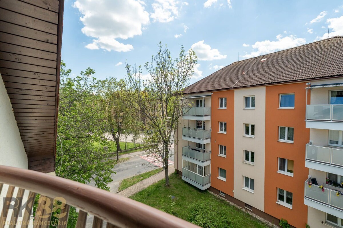 Exkluzívny 3-izbový podkrovný byt s krbom a balkónom — foto 18