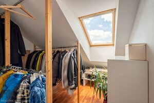 Exkluzívny 3-izbový podkrovný byt s krbom a balkónom — foto 14