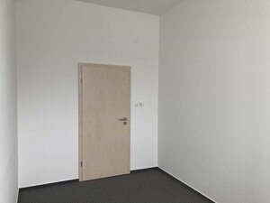 Prenájom kancelárie na námestí v Poprade — foto 6
