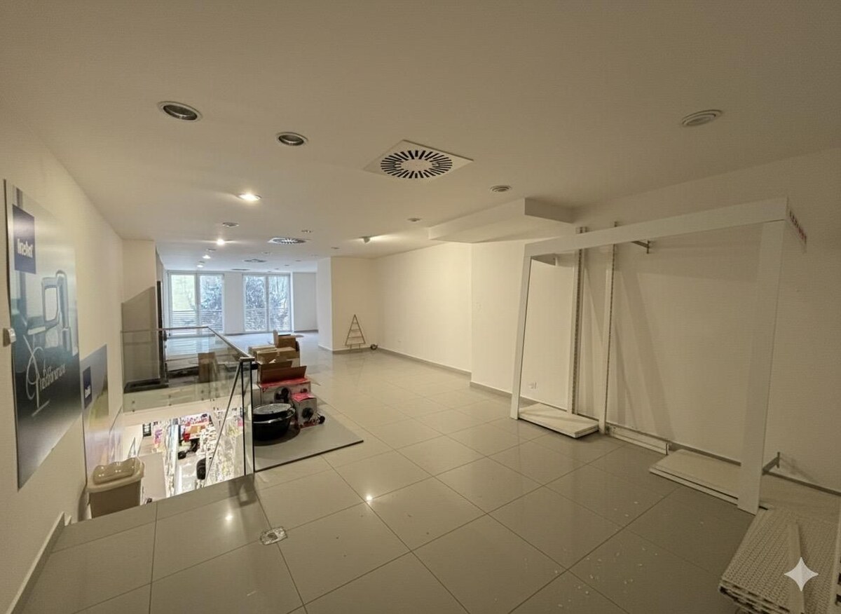 Na prenájom obchodný priestor s výkladom v centre mesta Poprad — foto 2