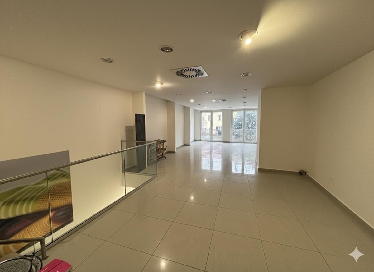 Na prenájom obchodný priestor s výkladom v centre mesta Poprad — foto 3
