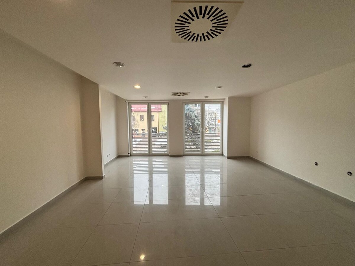 Na prenájom obchodný priestor s výkladom v centre mesta Poprad — foto 5