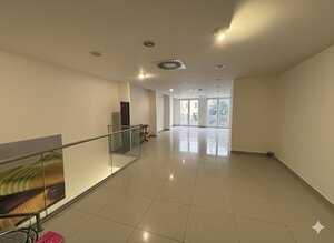 Na prenájom obchodný priestor s výkladom v centre mesta Poprad — foto 3
