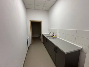 Prenájom nových kancelárskych priestorov a skladov na Teplickej ulici — foto 9