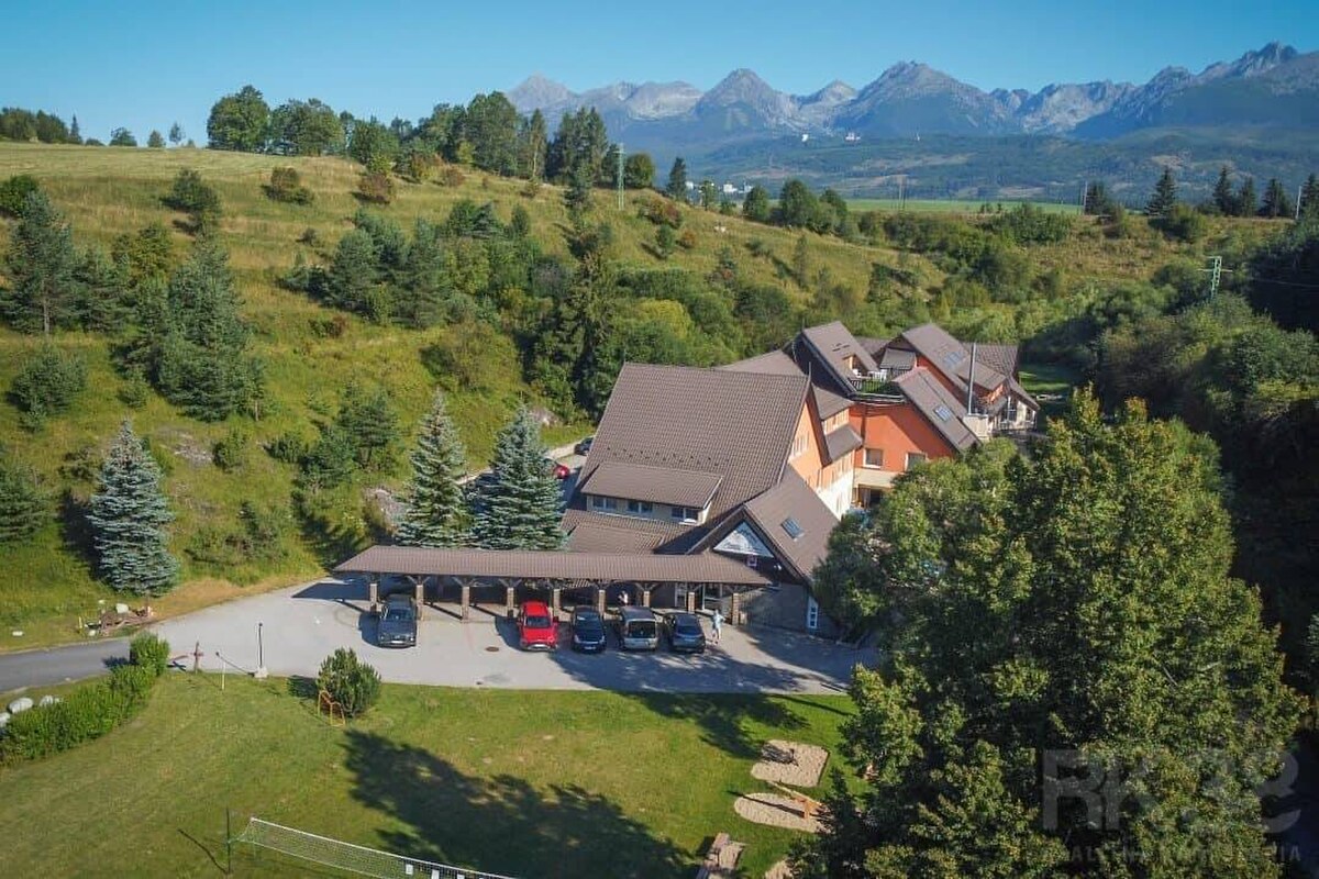 Hotel v nádhernom prostredí pod Tatrami na predaj — foto 2
