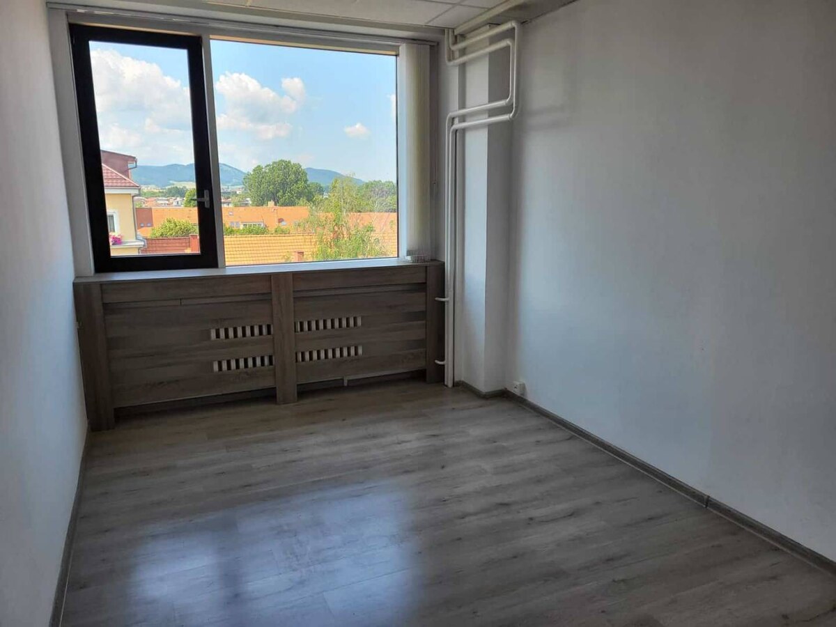 Kancelárie na námestí v Poprade na prenájom — foto 18