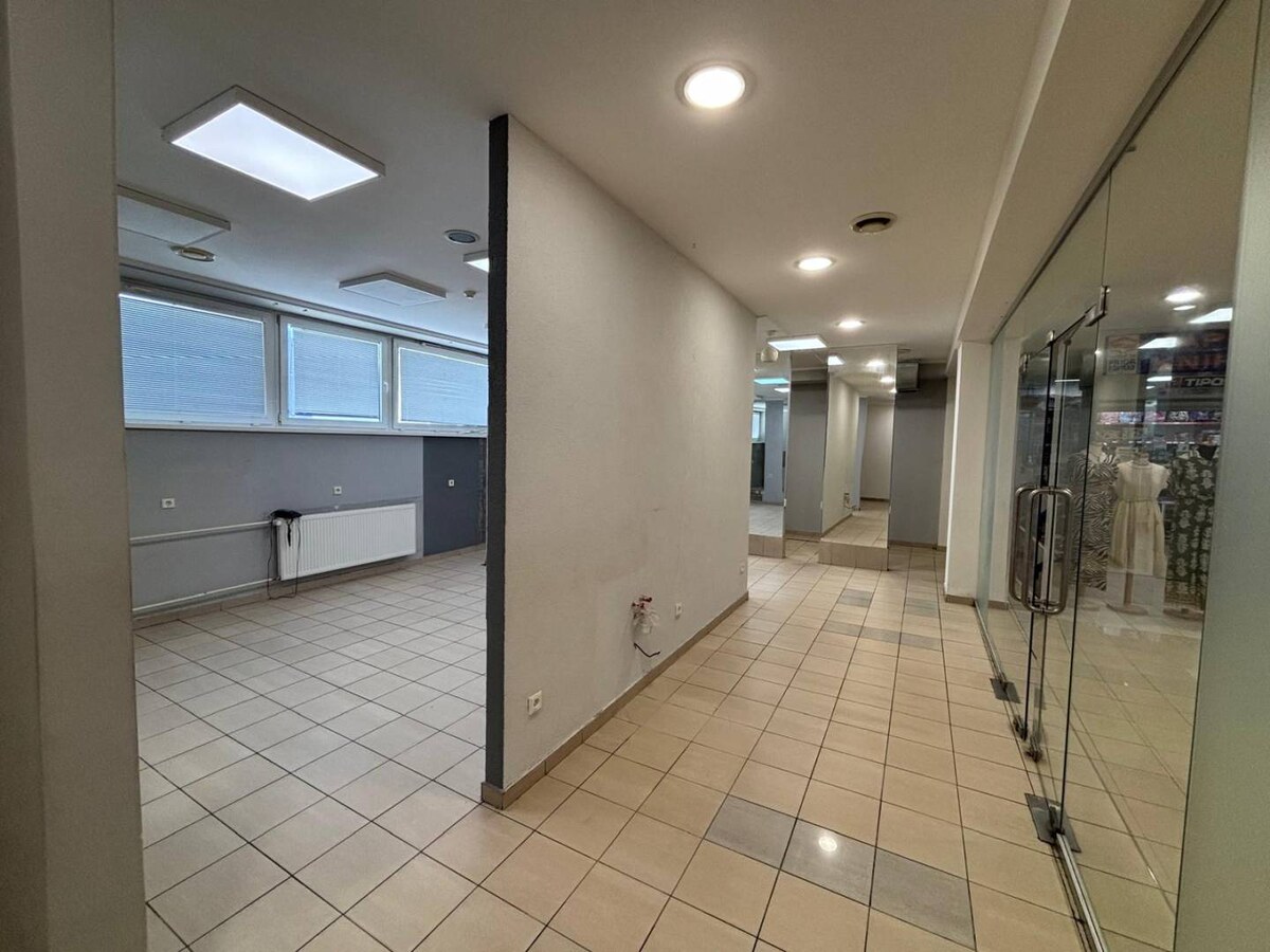 Prenájom obchodného priestoru v OD Prior v širšom centre Popradu — foto 3