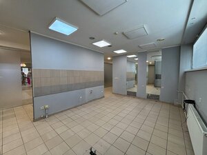 Prenájom obchodného priestoru v OD Prior v širšom centre Popradu — foto 4