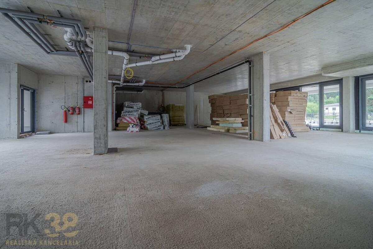 Exkluzívne – Na prenájom obchodné priestory vo Svite, Baťove rezidenci — foto 3