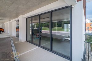 Exkluzívne – Na prenájom obchodné priestory vo Svite, Baťove rezidenci — foto 6