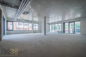 Exkluzívne – Na prenájom obchodné priestory vo Svite, Baťove rezidenci — foto 7