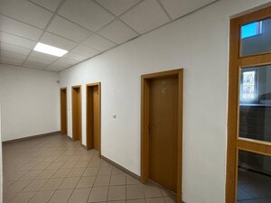 Prenájom komerčných priestorov vo výbornej lokalite v Poprade — foto 17