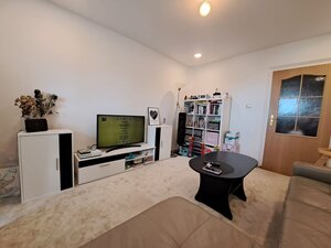 Priestranný 3-izbový byt s dvoma balkónmi na prenájom — foto 2