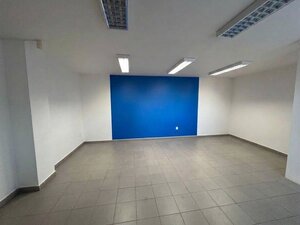 Prenájom praktických kancelárskych priestorov vo výbornej lokalite — foto 17