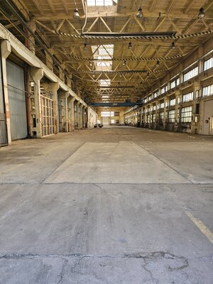 NA PRENÁJOM: LOGISTICKÁ, SKLADOVÁ A VÝROBNA HALA 2124 m2, KOŠICE — foto 1