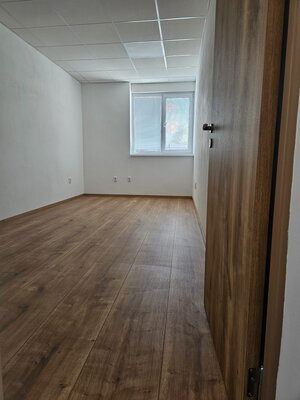 NA PRENÁJOM: LOGISTICKÁ, SKLADOVÁ A VÝROBNA HALA 2124 m2, KOŠICE — foto 4