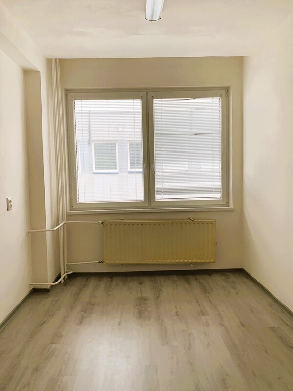 PRENÁJOM: MALÁ KANCELÁRIA 15 m2, GARBIARSKA ULICA, KOŠICE