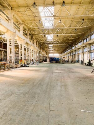 NA PRENÁJOM SKLADOVÁ A VÝROBNA HALA 1000 m2, v KOŠICIACH — foto 1