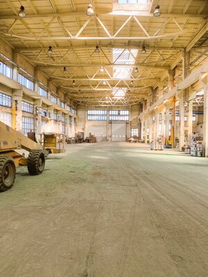 NA PRENÁJOM SKLADOVÁ A VÝROBNA HALA 1000 m2, v KOŠICIACH — foto 2