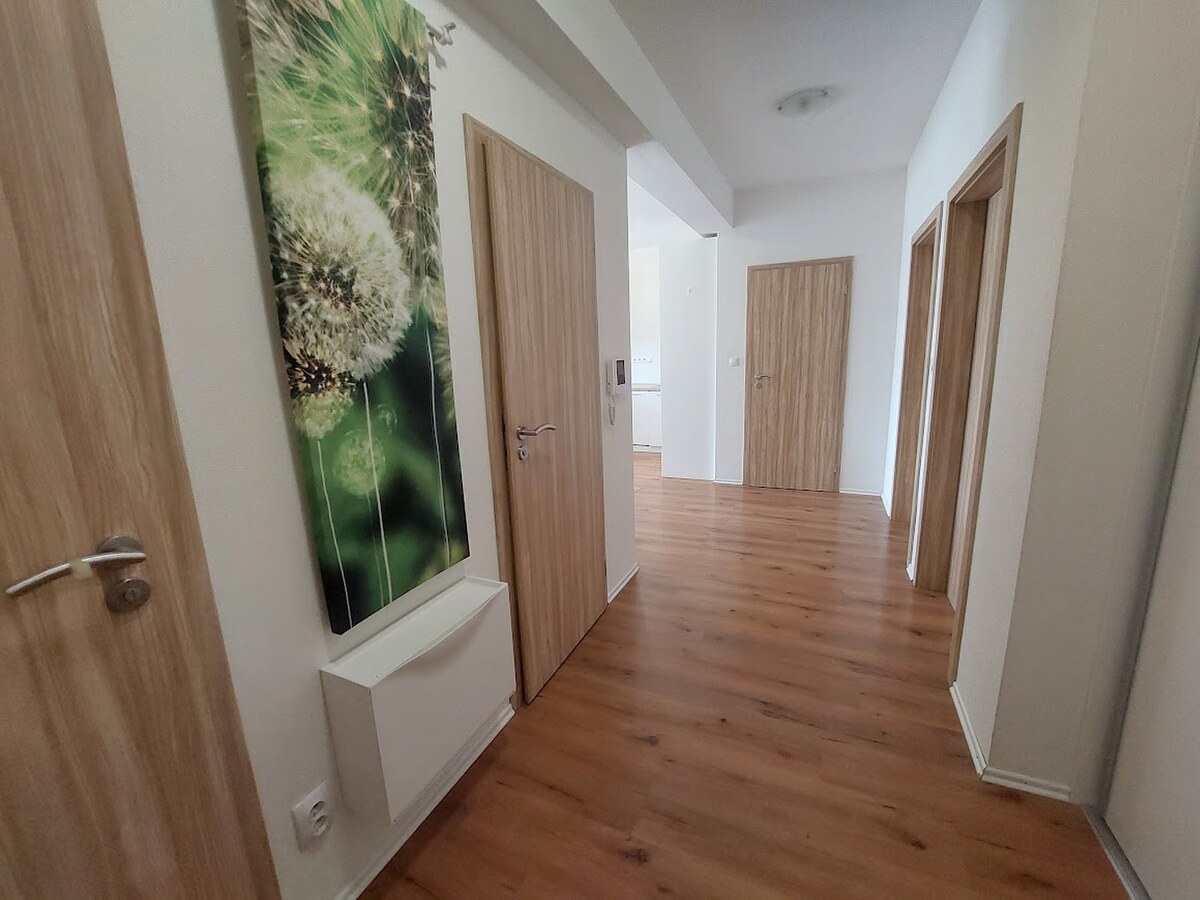 PRENÁJOM : MODERNÝ 3 IZBOVÝ BYT S TERASOU A GARÁŽOVÝM STÁTÍM, BELVEDER — foto 12
