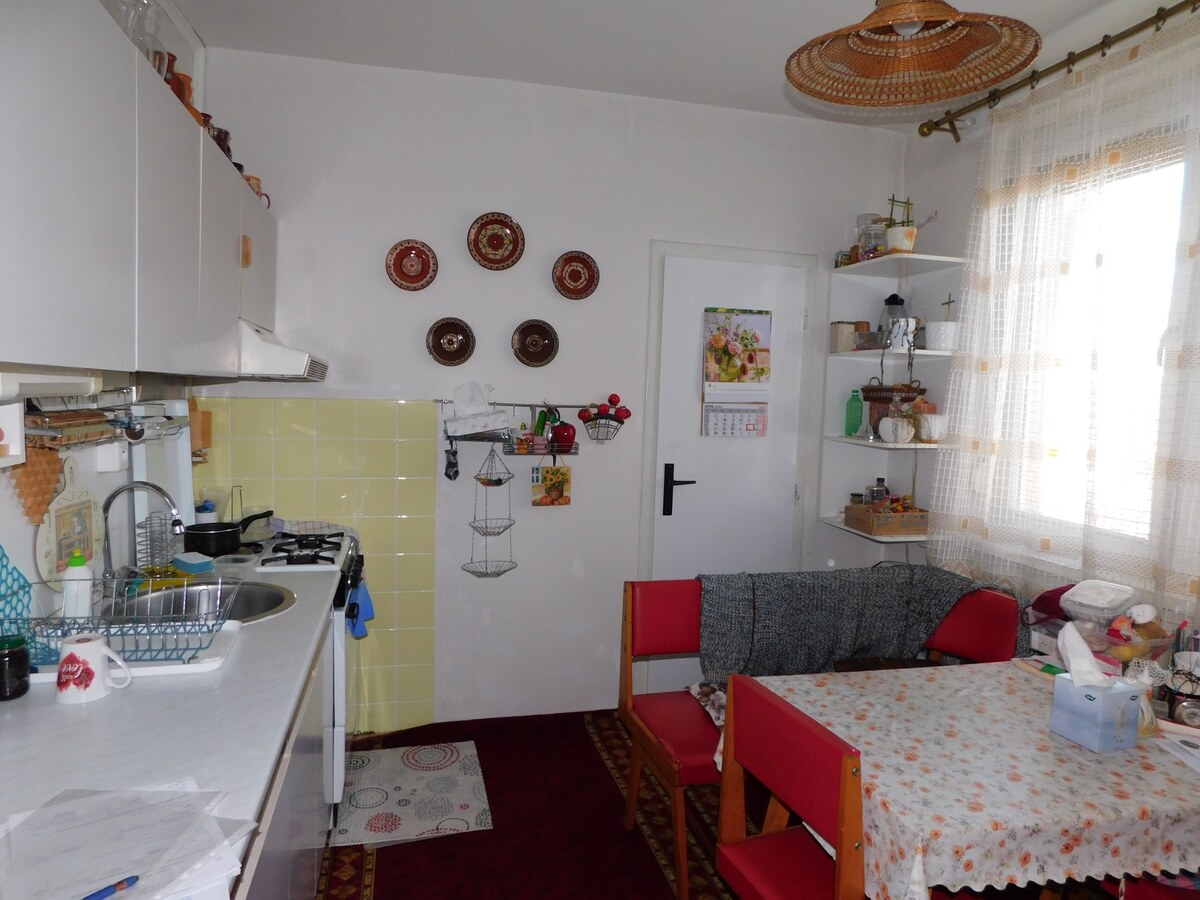 Na predaj: Veľký 3-izbový priestranný byt v Štúrove. — foto 3