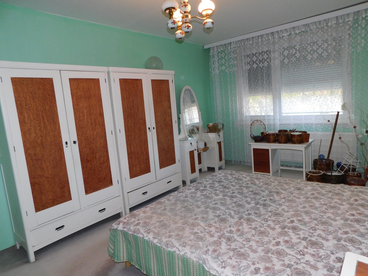 Na predaj: Veľký 3-izbový priestranný byt v Štúrove. — foto 6
