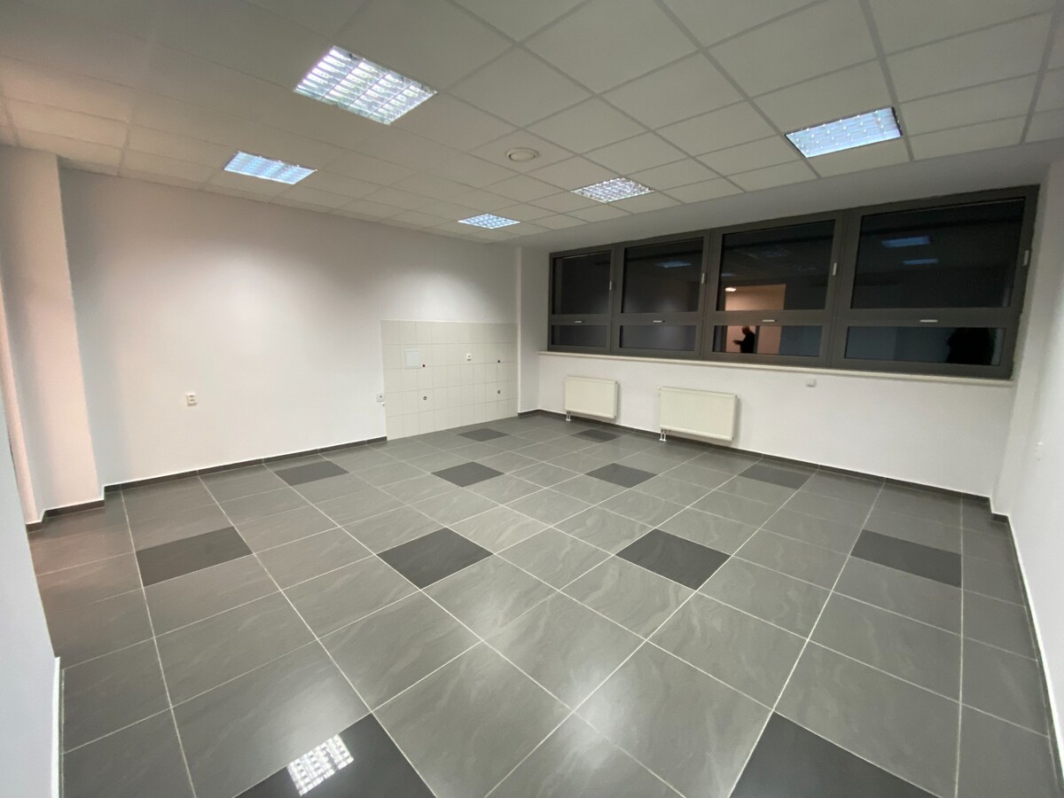 Na prenájom pekný komerčný priestor 36 m2 v Rimavskej Sobote — foto 2