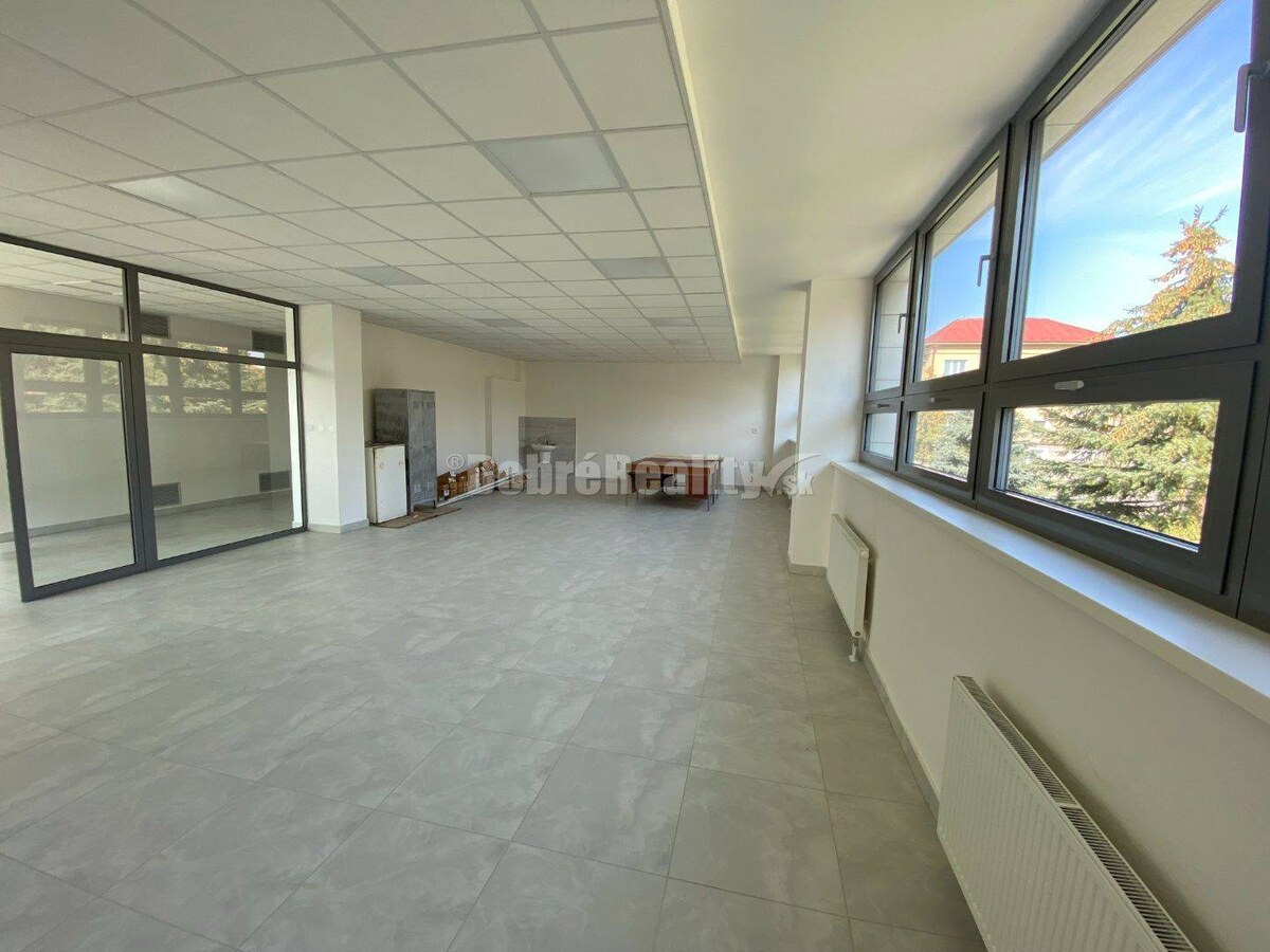 Na prenájom pekný komerčný priestor 72 m2 v Rimavskej Sobote