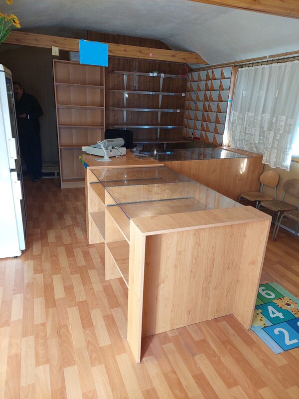 Predajný stánok / bufet (28 m²) – Varín