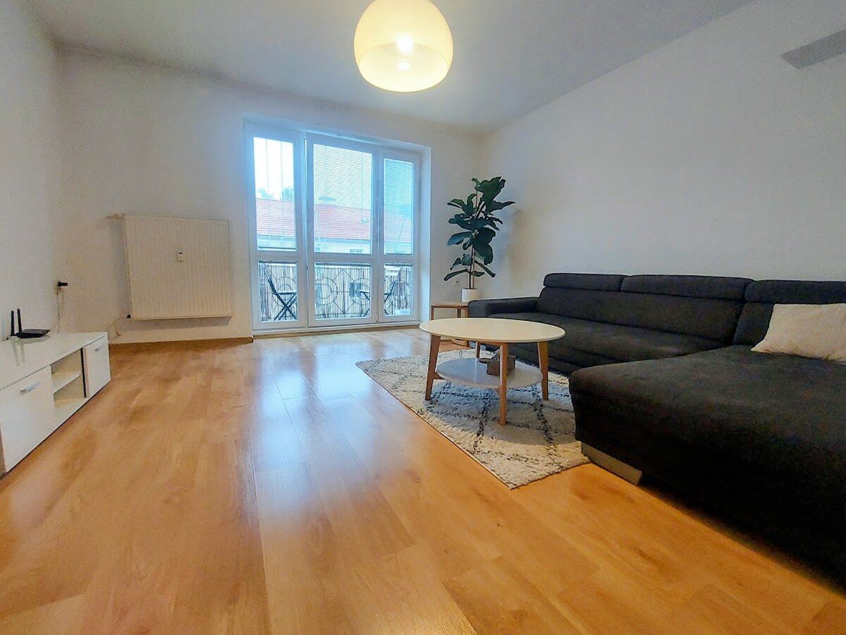 PRENÁJOM: KRÁSNY ZARIADENÝ 2 IZBOVÝ BYT S BALKÓNOM, FORTNIČKA