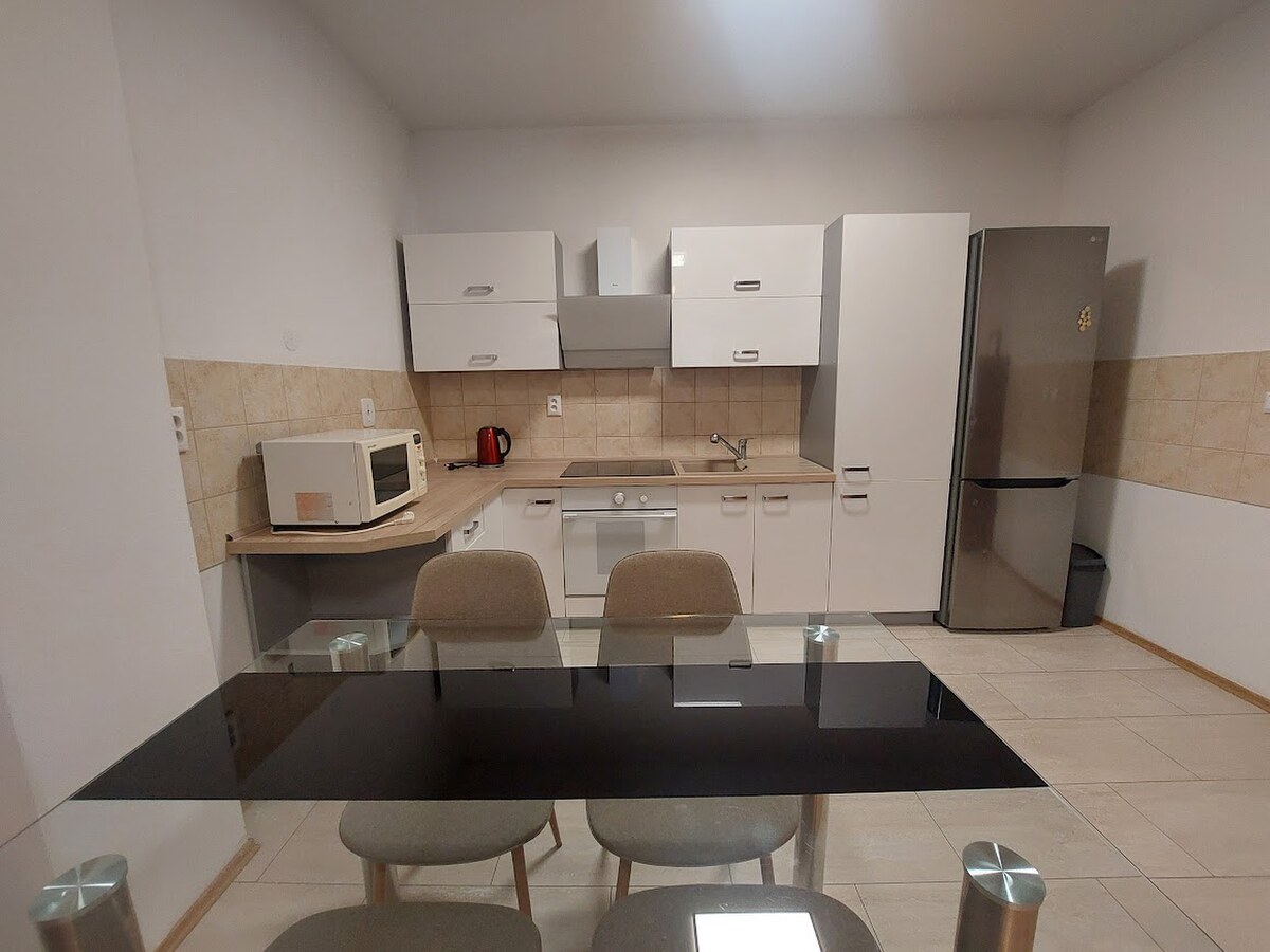 PRENÁJOM: ÚTULNÝ 2 IZBOVÝ BYT BEZ BALKÓNA, NOVOSTAVBA, CENTRUM — foto 2