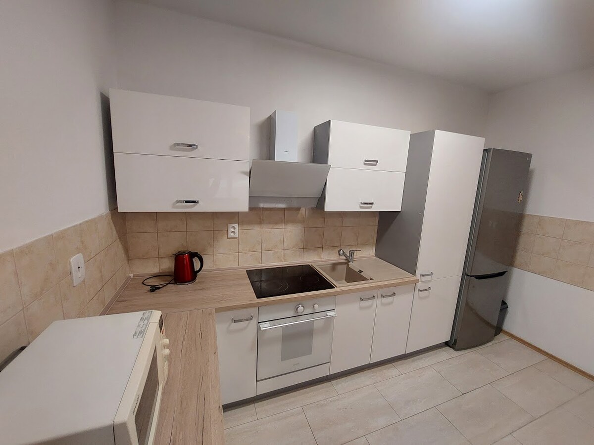 PRENÁJOM: ÚTULNÝ 2 IZBOVÝ BYT BEZ BALKÓNA, NOVOSTAVBA, CENTRUM — foto 3