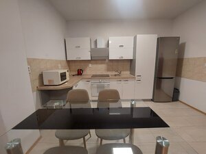 PRENÁJOM: ÚTULNÝ 2 IZBOVÝ BYT BEZ BALKÓNA, NOVOSTAVBA, CENTRUM — foto 2