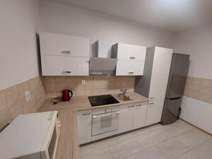 PRENÁJOM: ÚTULNÝ 2 IZBOVÝ BYT BEZ BALKÓNA, NOVOSTAVBA, CENTRUM — foto 3
