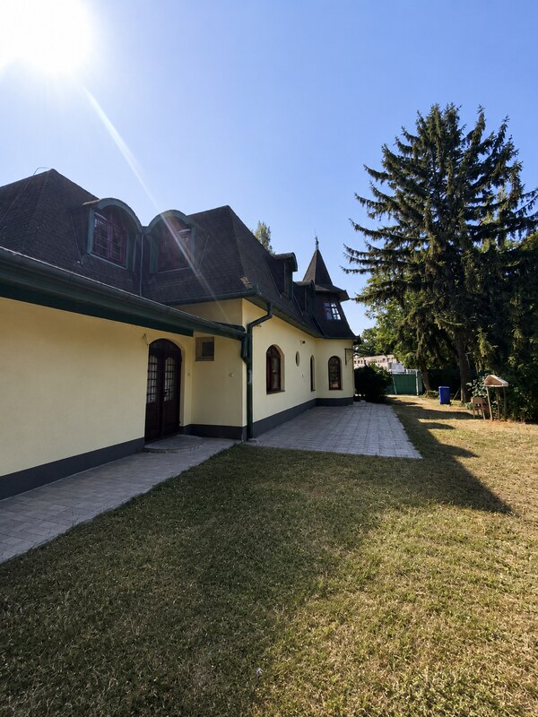 REZERVOVANÝ - Výnimočný dom s dušou a jedinečnou atmostérou, pri jazer