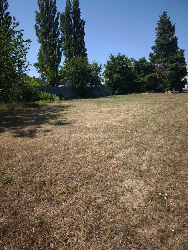Na predaj slnečný pozemok pri jazere v obci Neded – 887 m²
