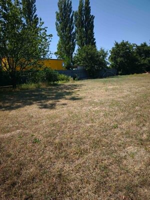 Na predaj slnečný pozemok pri jazere v obci Neded – 887 m² — foto 2