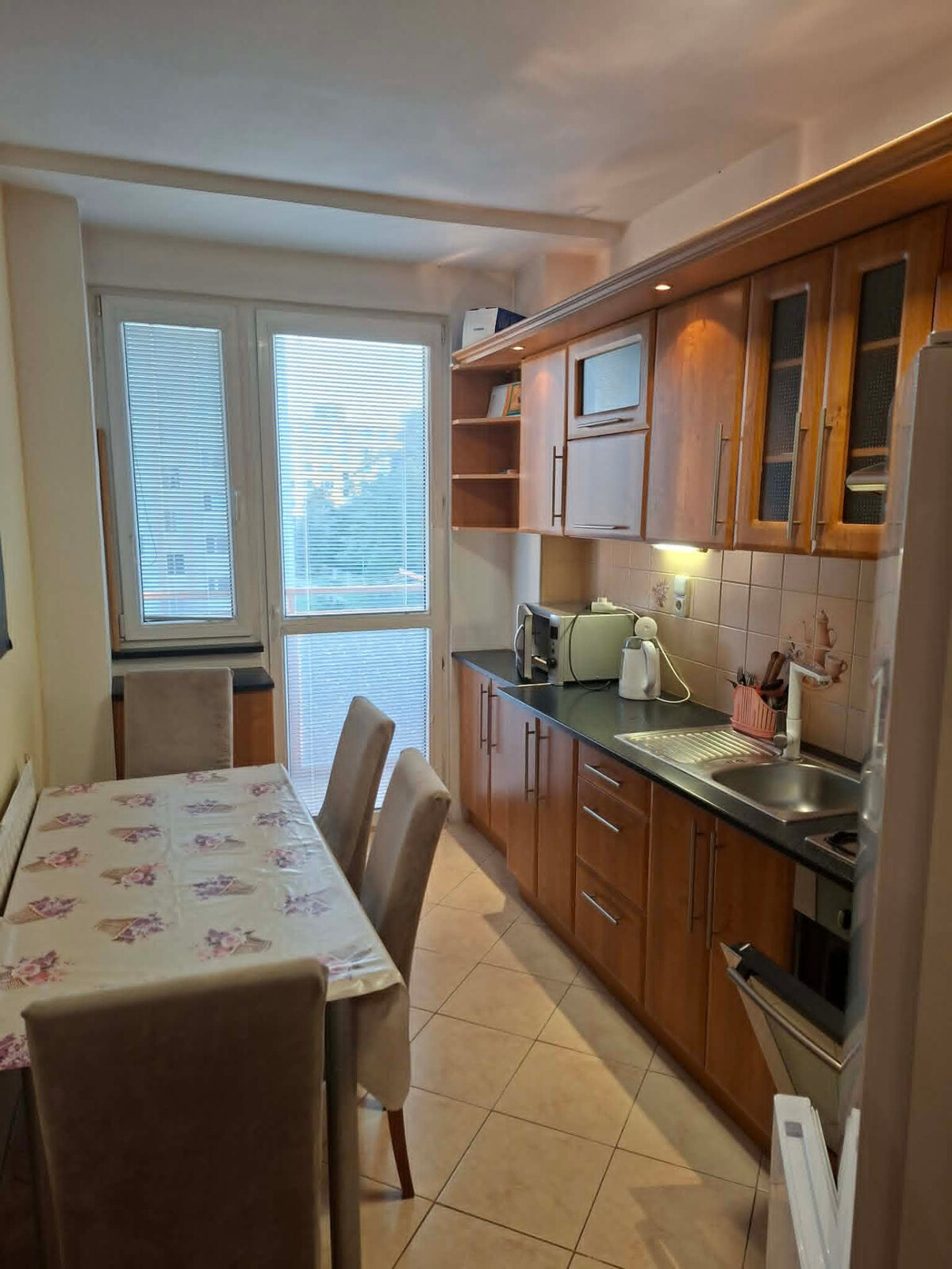 DOBRÉ REALITY-Kompl. prerobený a zariadený 3-i byt na predaj, Zapotôčk
